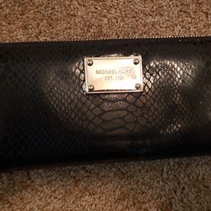 MK Michael Kors wallet- used :)